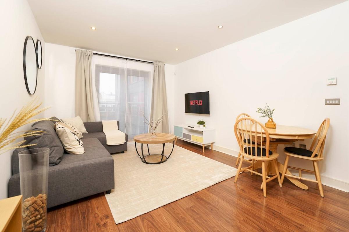 Apartment Modern One Bedroom With Sofa Bed In Aldgate Zone 1 With Smart Tvs And Fast Wifi