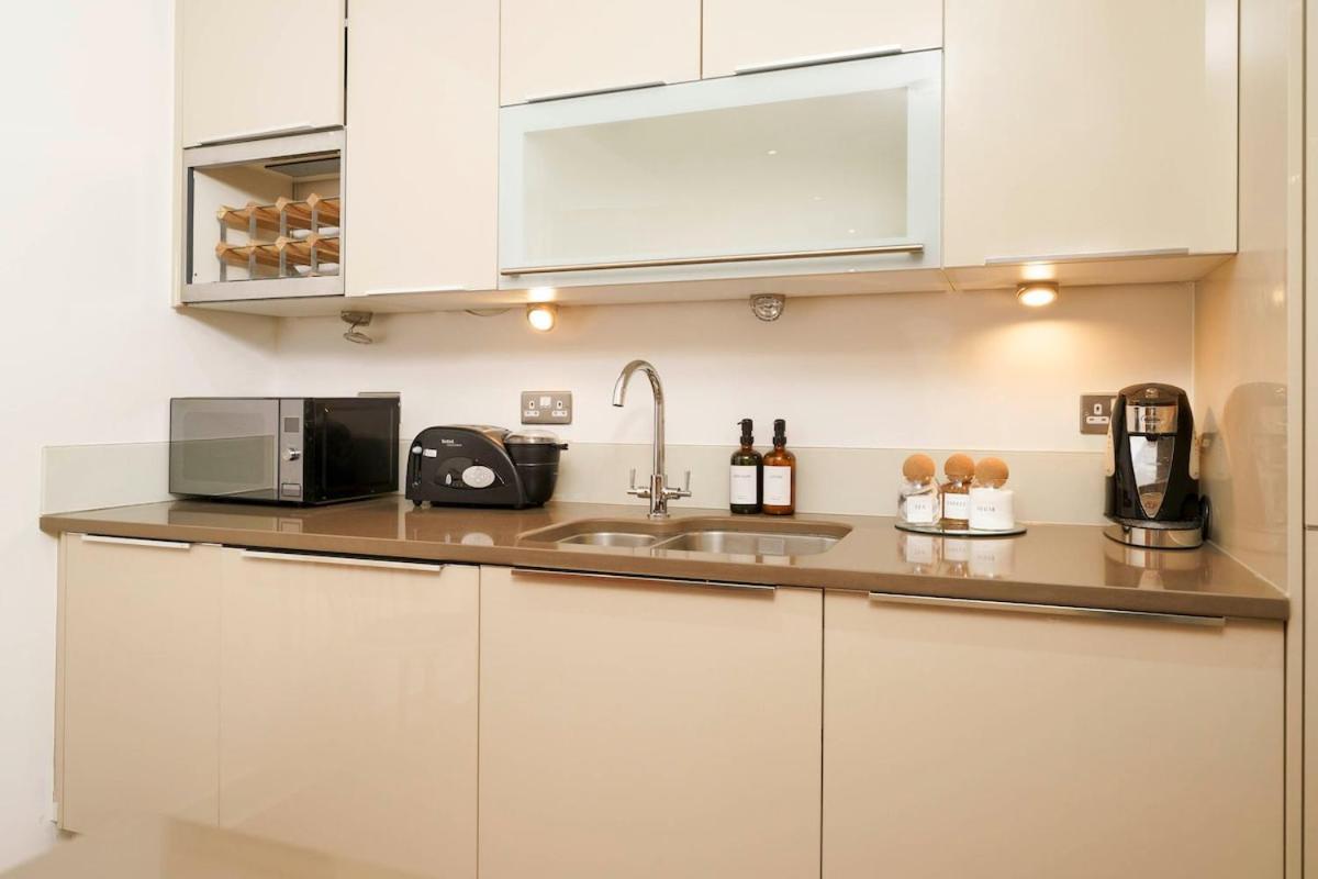 Modern One Bedroom With Sofa Bed In Aldgate Zone 1 With Smart Tvs And Fast Wifi *